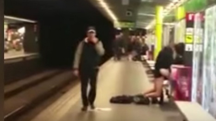 Scene incredibile la metrou: doi tineri au făcut sex pe peron, în văzul celorlalţi călători