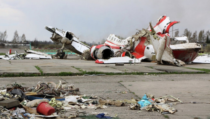Concluzie șoc după o nouă analiză a catastrofei de la Smolensk: avionul s-a dezintegrat în aer