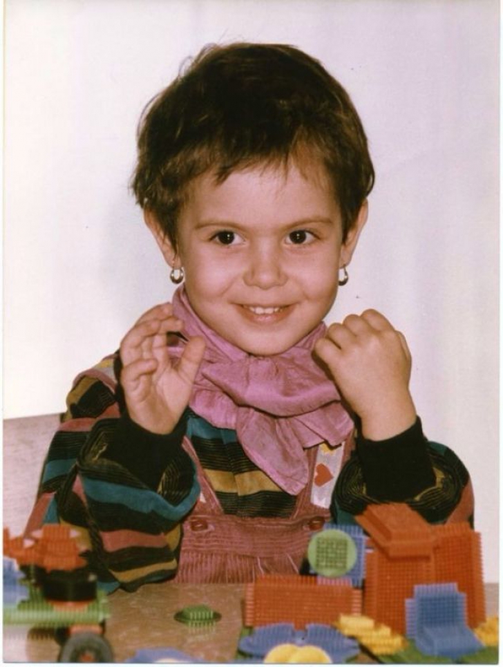 Cum arătau vedetele din România în copilărie? Imagini de colecție din albumul de familie