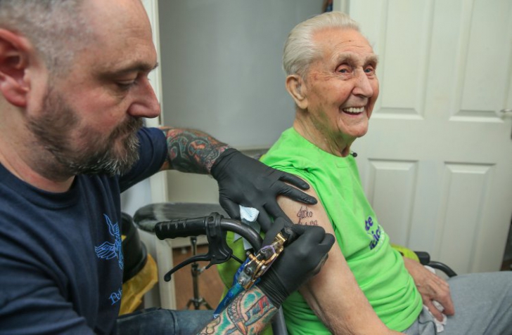 Ce a făcut un bătrân în ziua în care a împlinit 104 ani. Pentru asta a intrat în Cartea Recordurilor