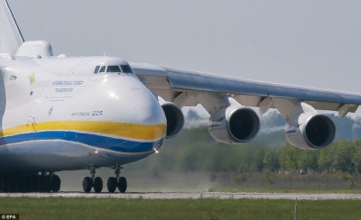 Cum arată și ce poate face cel mai mare avion din lume. E de două ori cât un Boeing 747