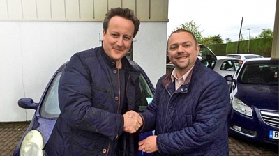 S-a dus să negocieze o maşină second hand pentru soţia lui. Vânzătorii au înlemnit 