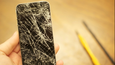Cum să lipești ecranul spart al telefonului mobil. Cea mai simplă soluție