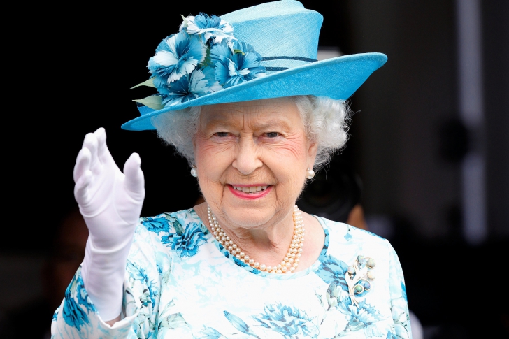 Regina Marii Britanii, pe coperta unei reviste de modă. Ipostaza incredibilă în care e fotografiată