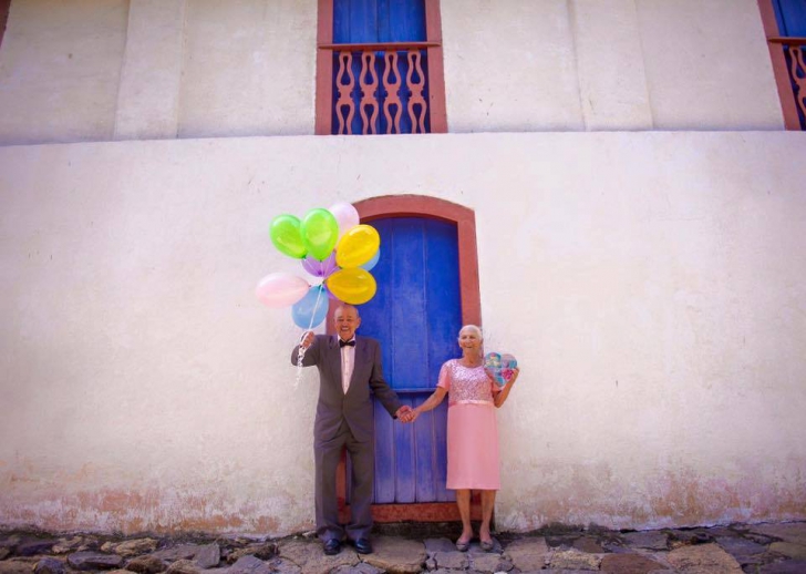 Îndrăgostiți de 69 de ani, doi brazilieni sunt protagoniștii unei ședințe foto virale pe internet