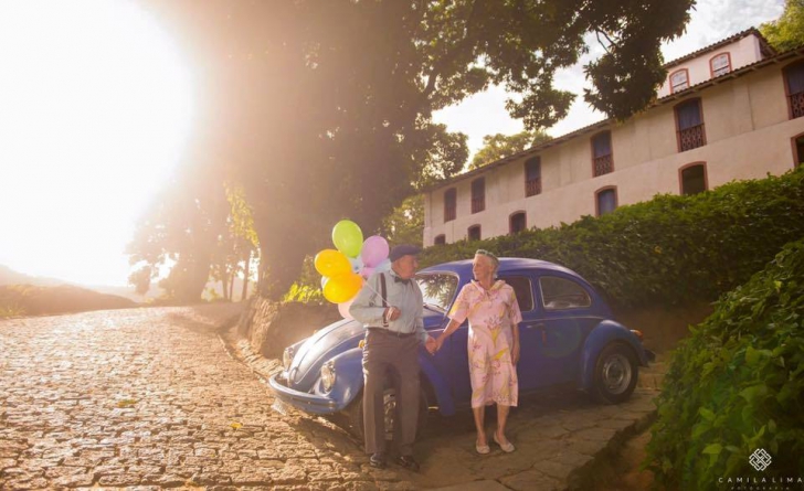 Îndrăgostiți de 69 de ani, doi brazilieni sunt protagoniștii unei ședințe foto virale pe internet