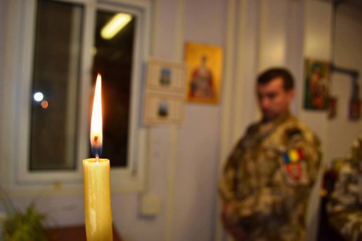 Românii, chemați să aprindă o lumânare în memoria celor doi militari români căzuți la datorie