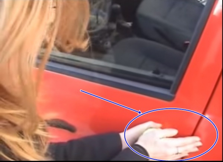 Cum poți deschide ușa unei mașini cu ajutorul unei mingi de tenis. Vei rămâne surprins de rezultat