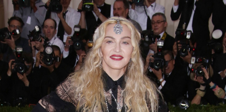 Rochia care a scandalizat publicul. Madonna, cu sânii și posteriorul la vedere la Met Gala