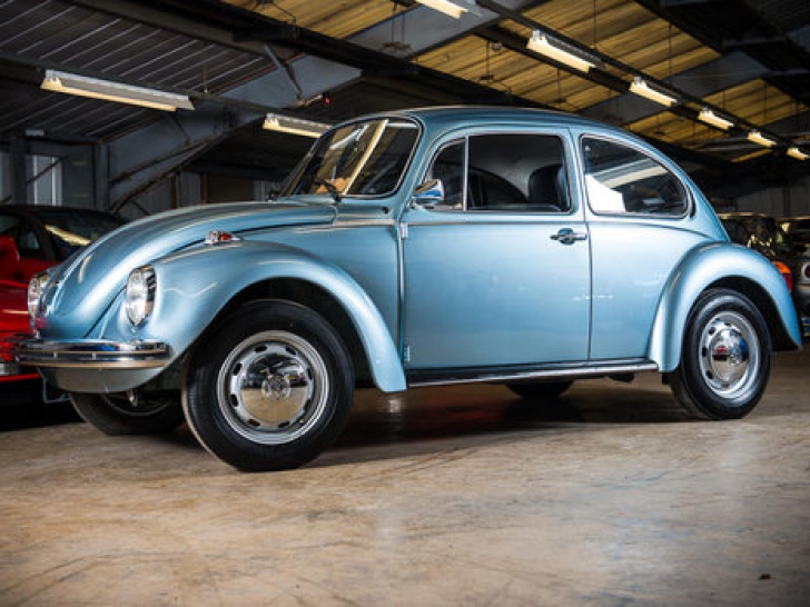 Au găsit un VW Beetle din '74 într-un hambar. Au deschis capota. Nu le-a venit să creadă ce au văzut