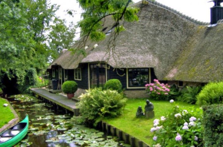 Satul Giethoorn