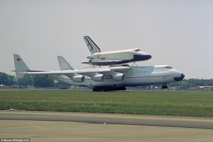 Cum arată și ce poate face cel mai mare avion din lume. E de două ori cât un Boeing 747