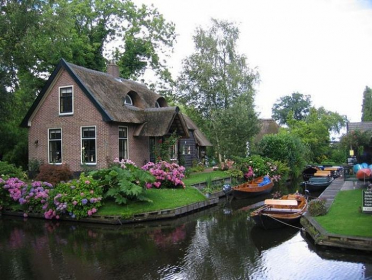 Satul Giethoorn