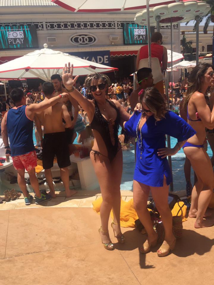 Anamaria Prodan a apărut aproape dezbrăcată la Las Vegas. Imaginile pe care Reghe le-ar vrea şterse