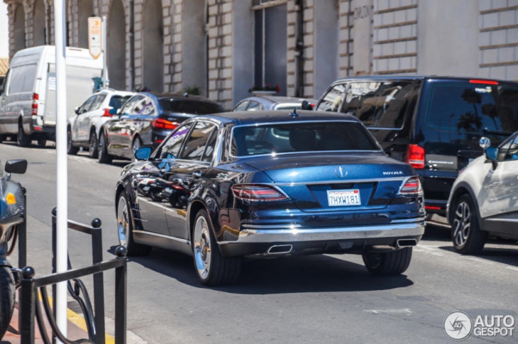 Uimitor! Ce a apărut pe străzi. Au modificat un Mercedes S-Class ca să arate ca un Mercedes 600