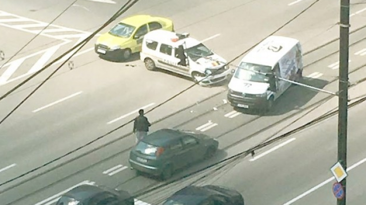 Revoltă a internauților după un accident cu mașina Poliției: Avea sau nu girofar?