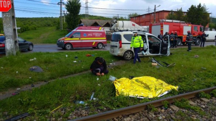 Accident teribil: doi bărbaţi, spulberaţi de trenul Săgeata Albastră. Un mort şi un rănit
