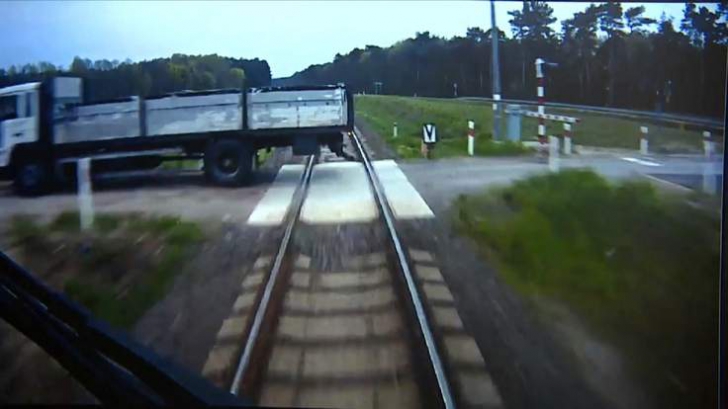 VIDEO. Pasagerii dintr-un tren, salvați ca prin minune, în urma unui accident violent