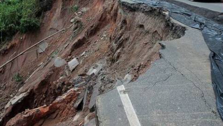 12 persoane au murit, iar alte 50 au fost rănite în urma unei alunecări de teren, în Myanmar