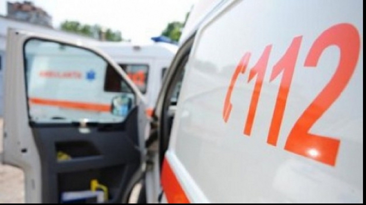 Tragedie în Botoșani! Un bărbat a murit în ambulanță din cauza stării proaste a carosabilului