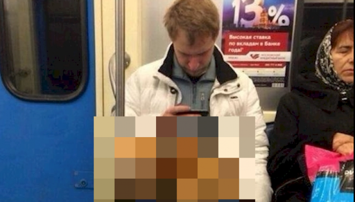 Cum a fost surprins acest bărbat la metrou. Călătorilor nu le-a venit să creadă. Ce căra în braţe