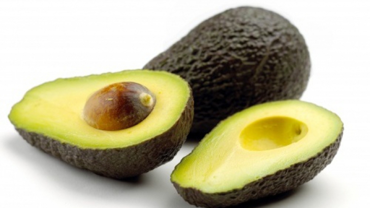 Cum faci un avocado crud să se coacă în 10 minute 