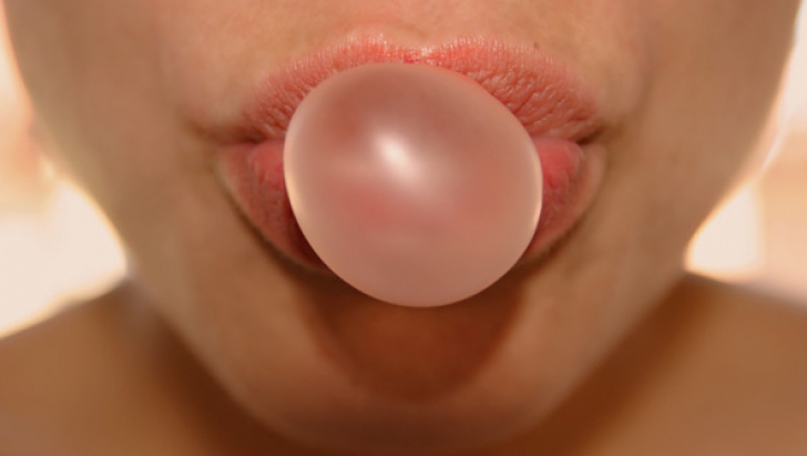 Cât de periculos este să înghiți guma de mestecat