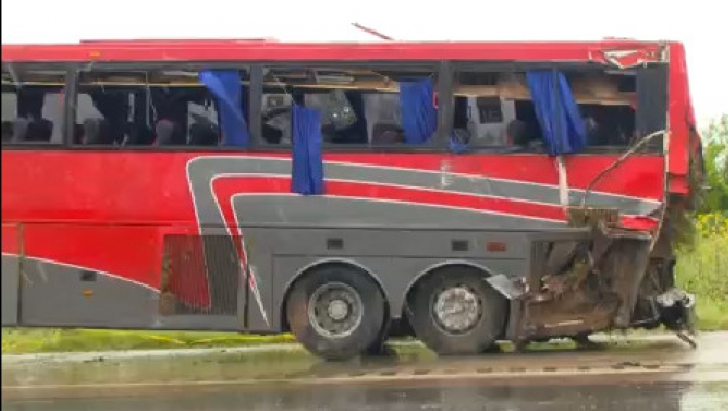 Autocar răsturnat pe o şosea din SUA: opt morţi şi 44 de răniţi
