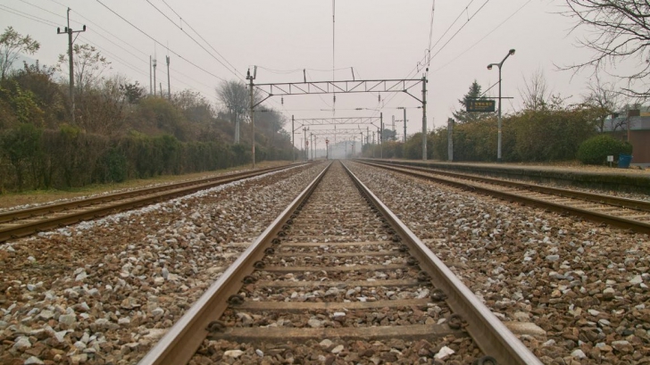 Panică într-un tren care circula între Bistriţa şi Cluj, după ce locomotiva a luat foc
