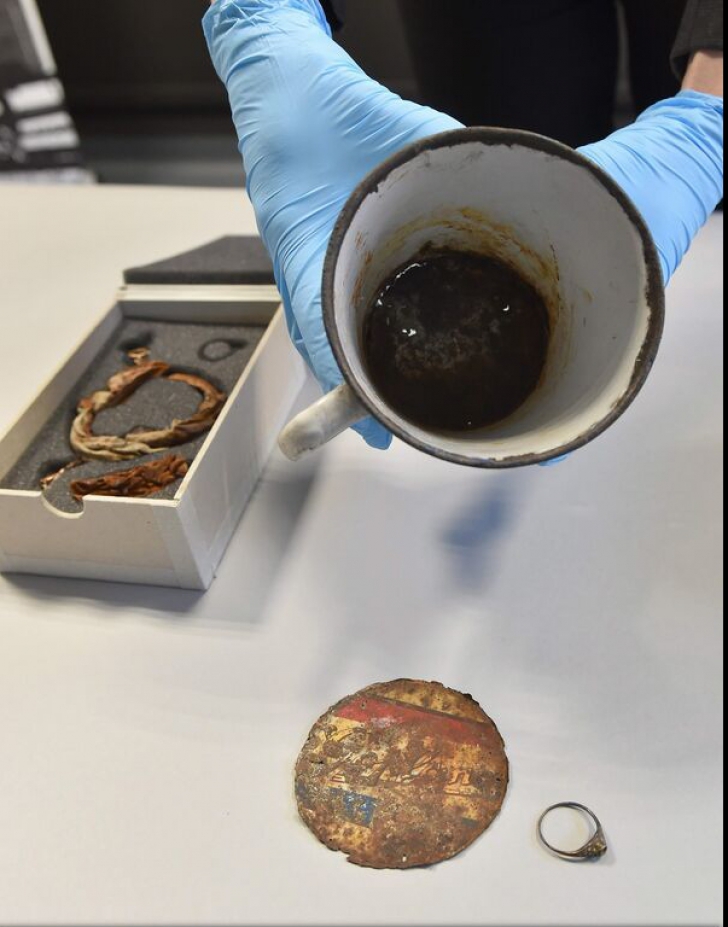 Ce secret ascundea cana unui fost prizonier de la Auschwitz. Muzeografii au fost șocați