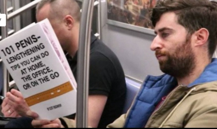 Trecătorii l-au privit rușinați. Cum a fost surprins acest tânăr în metrou. Făcea asta fără jenă