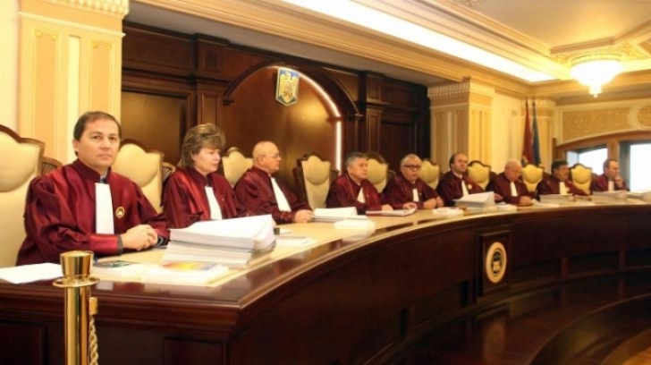 CCR discută miercuri sesizarea lui Liviu Avram privind alegerile locale în două tururi 