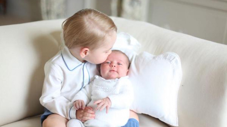 Fotografii ADORABILE cu prinţesa Charlotte, care va împlini un an. Ce mult a crescut! 