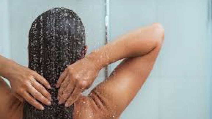 Patru obiceiuri greşite atunci când faci duş. Nu vei mai proceda aşa niciodată!