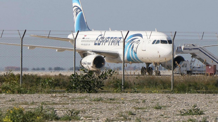 Cairo: Avionul EgyptAir prăbuşit în Mediterană nu a făcut niciun viraj brusc înainte de dispariţie 