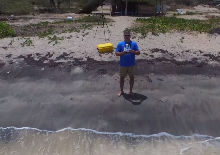 eMAG – Incredibil ce reuseste sa filmeze tipul asta cu o drona!