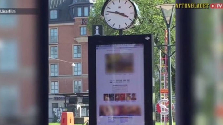 Au afişat filme pentru adulţi pe panoul publicitar electronic dintr-o staţie de autobuz. FOTO