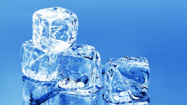 Ce se întâmplă dacă îţi pui un cub de gheaţă pe ceafă