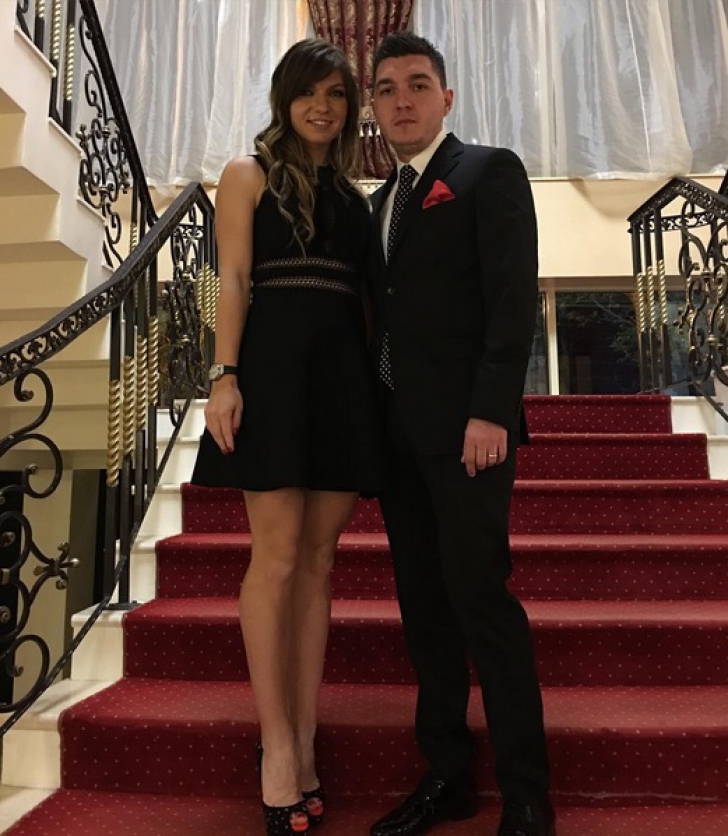 Simona Halep, apariţie extrem de sexy la o nuntă. "Superbă rochiţa! Arăţi extraordinar!"