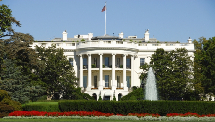 Alertă de securitate la Casa Albă: un obiect suspect a fost aruncat peste gard
