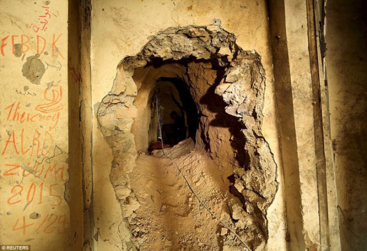 Cum arată tunelurile secrete ale ISIS. Armata irakiană a rămas șocată. Ce a descoperit