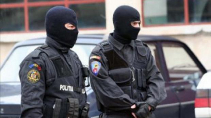 Poliţia Română: 225 de persoane, date în urmărire. Pentru ce erau căutaţi 