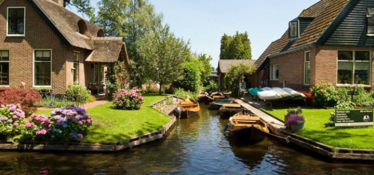 Satul Giethoorn