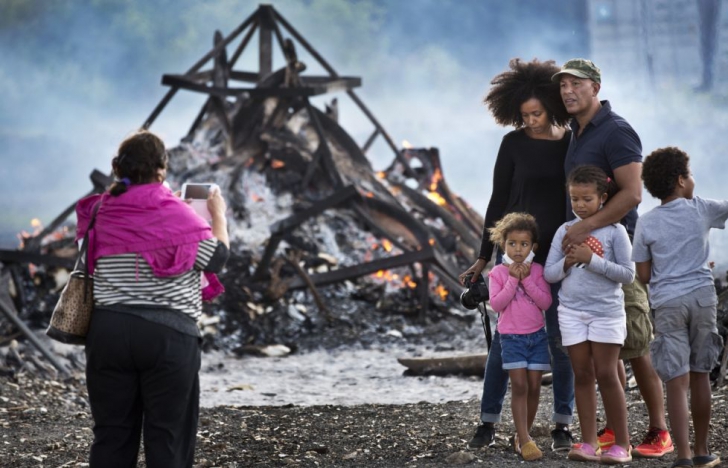 Povestea neştiută din spatele imaginii care a făcut înconjurul lumii. Ce arde în spate 