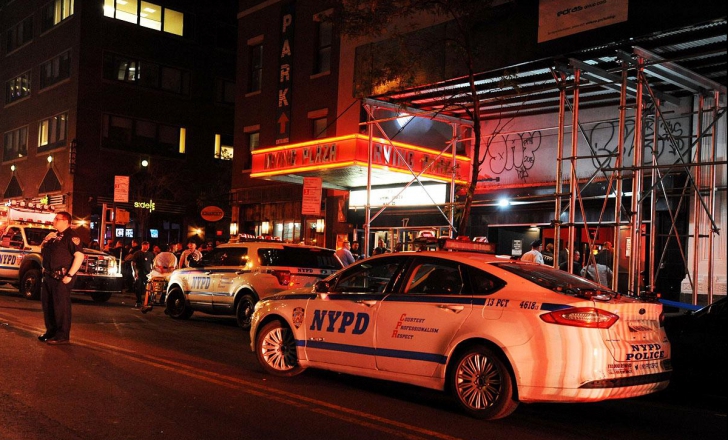 Împușcături în timpul unui concert din New York: un mort și trei răniți