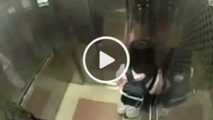 A vrut s-o violeze în lift. Poliţiştii, ŞOC când au deschis uşile şi au văzut cum arată agresorul