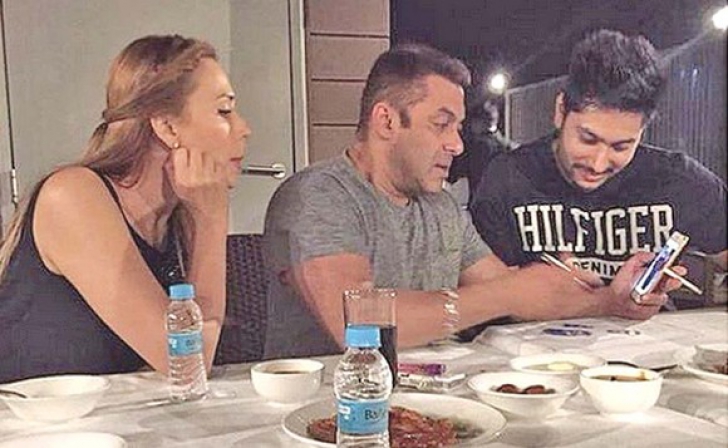 Gestul care dă de înțeles că Iulia Vântur s-ar fi căsătorit cu Salman Khan