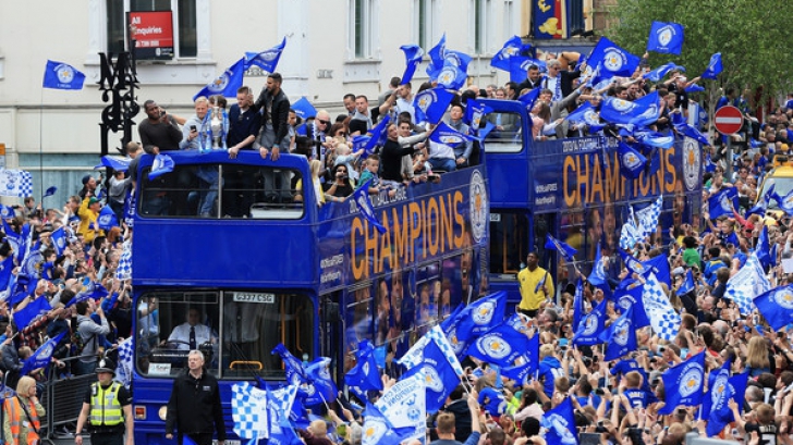 Nebunie pe străzile din Leicester, după victoria echipei 