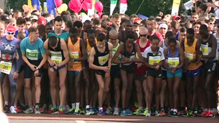 Mii de oameni au alergat duminică la semi-maratonul București. Cine a alergat cel mai repede