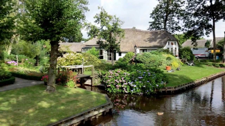 Satul Giethoorn